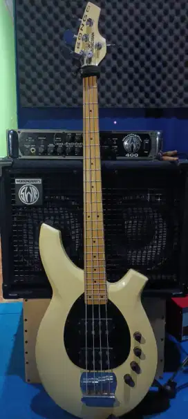 Bass musicman bongo