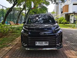 Toyota Voxy 2.0 Automatic Tahun 2022 Pemakai Langsung