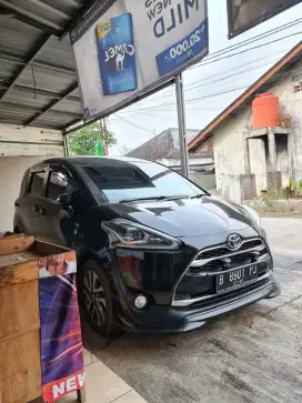 Sienta Type Q 2017 Hitam Mulus