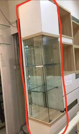 Dijual Rak Etalase Kaca Ada Lampunya