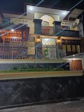 Dijual Rumah 2 lt Siap Huni lengkap dengan Furniturenya.