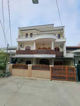 Dijual Cepat Rumah 3 Lantai di Komplek Pelindo 1, Rawa Badak Koja