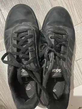 Sepatu adidas hitam