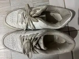 Sepatu white payless