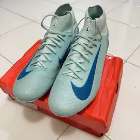 Sepatu Bola Nike Superfly 10 academy Ukuran 42,5