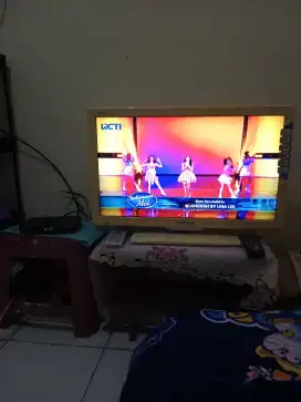 Tv polytron Led 24 inchi komplit