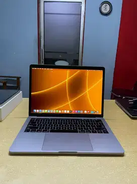 MacBook Pro 2016 Touchbar Core i5 Ram 16GB SSD 1 Tera Mulus, Istimewa