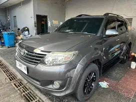 Di jual fortuner 2012 disel 2,4