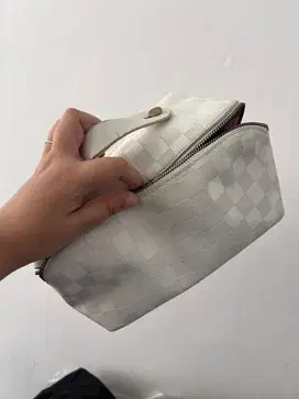 pouch makeup putih