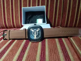 Jam tangan sevenfriday