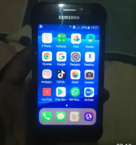 Samsung j1 ace 4g ram1/8 normal kondisi siap pk batre aman kuat btgang