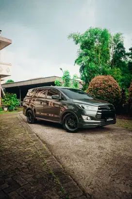 TOYOTA KIJANG INNOVA VENTURER 2.4 AT (DIESEL / SOLAR) 2019