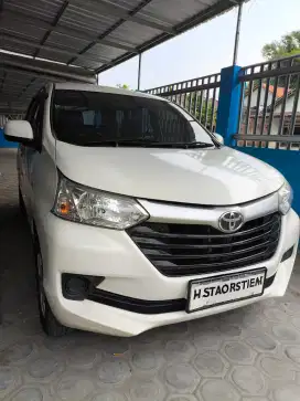 Toyota avanza warna putih, tahun 2018, tipe 1,3 E M/T