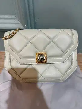 Preloved Tas charles & keith