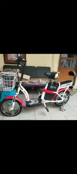 Sepeda listrik selis