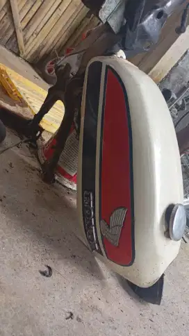 Tangki Honda cb100 k2