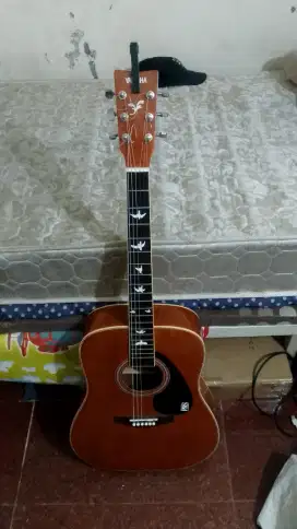 Gitar akustik Yamaha F310