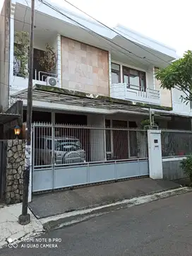 Rumah Mewah dan Luas di Taman Aries! Siap Huni dengan Material Premium