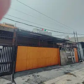 Rumah Strategis Bebas Banjir Lokasi Taman Kota Jakarta Barat