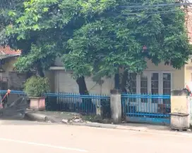 Rumah Tua Hitung Tanah dipinggir Jalan Besar Daerah Jalan Raya Bogor