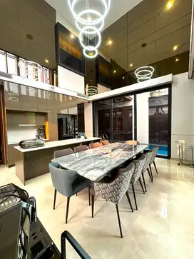Rumah Mewah Di Cluster Lyndon Navapark BSD, View Danau, Private Lift