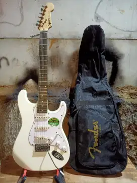 Gitar listrik custom merk squier