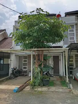 Rumah 2 Lantai Dekat Toll di Bandara Kemayoran Cemorokandang Malang