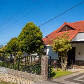 Di jual rumah batu semi villa batu