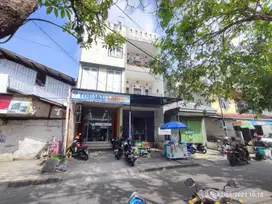 Dijual ruko 4lt depan pasar Kuta lingkungan pertokoan