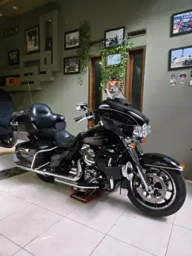 Harley Davidson Ultra Limited Black Glossy 2015 Odo 9rb Full Original
