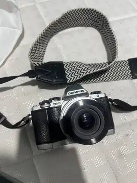Camera Olympus E-M10