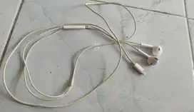Earphone Apple dari handphone iphone 12 pro