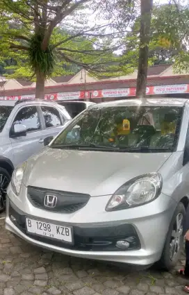 Bismillahirrah dijual mobil Honda Brio E MT 2013