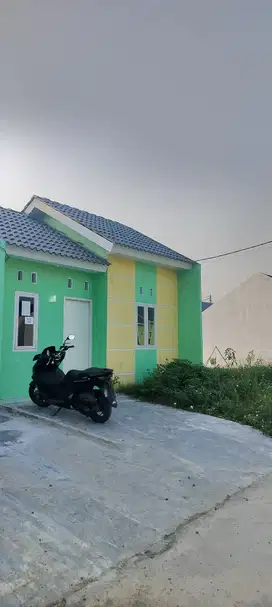OVER KREDIT PERUMAHAN SEPATAN JALAN UTAMA