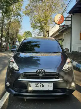 Km35rb.. Toyota sienta tipe V matic 2019