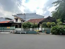 Rumah Besar dengan kamar Kost-an dijual Cepat