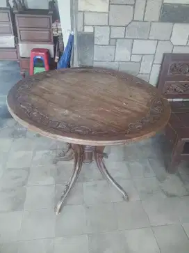 Meja jati ukir bulat