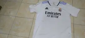 Di jual kaos Jersey real Madrid ukuran L