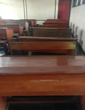 Meja dan Kursi belajar. Bahan Jati