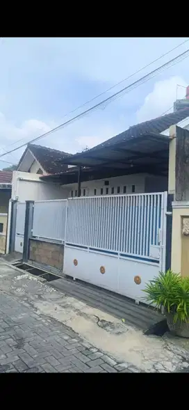 Rumah idaman 5 menit dari pintu tol, 10 menit dari bndara Adi Soemarmo