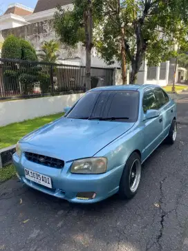 Hyundai verna gls th 2002