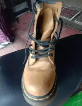 Sepatu Kulit Dr. Martens size 37. Ori