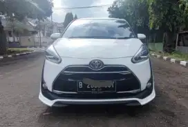 Sienta Q warna Putih 2017