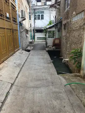 Rumah jelambar 2.5 lantai 4.2x18 meter masuk gang motor