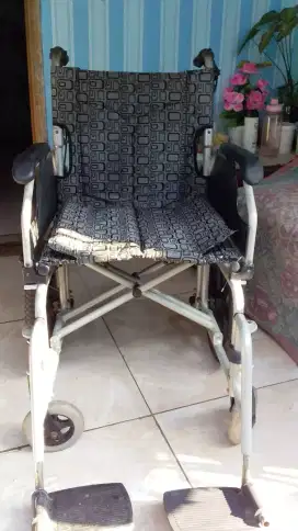 Kursi roda dorong