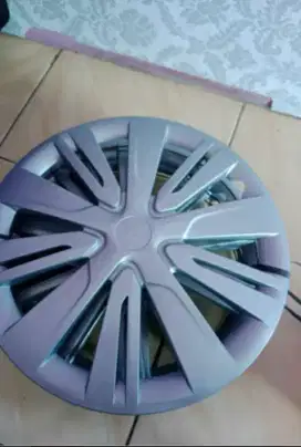 Tutup velg bekas pakai