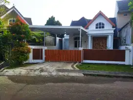 Rumah 1 lantai depan taman baru di renovasi di Bukit Golf  Riverside