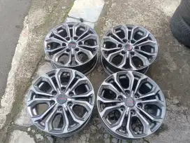 Spesifikasi 4 Velg fortuner trd r17 Pcd    : 6x139    