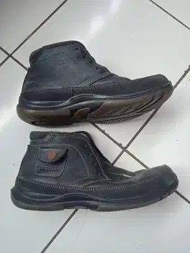 Jual cepat Sepatu kulit borza masih like new hitam