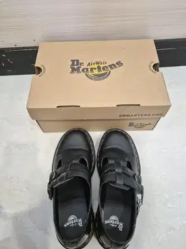 Sepatu cewek ori dr martens